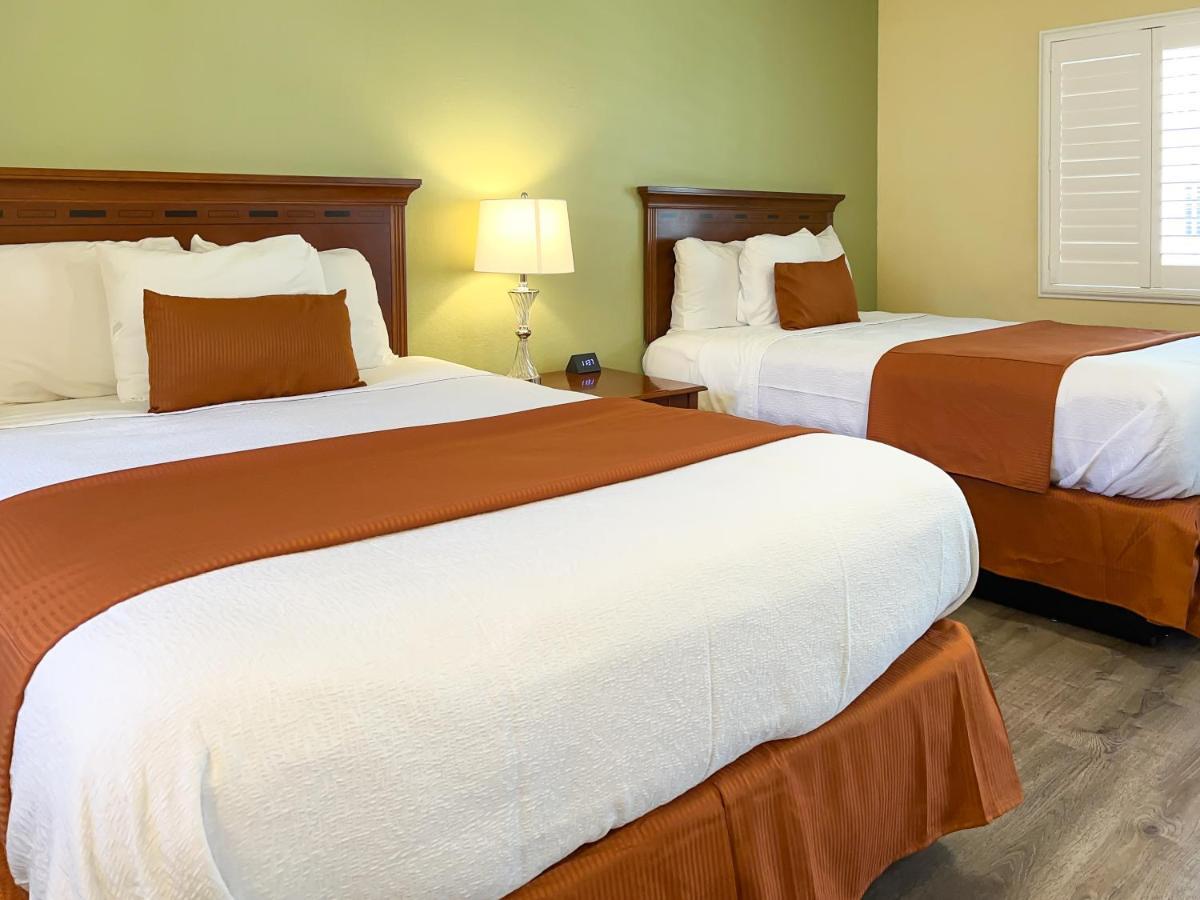 The Old West 3* Willits