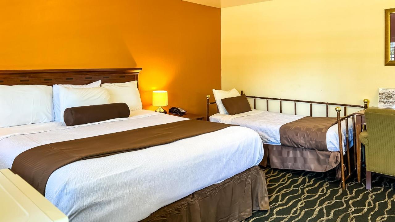 The Old West Inn 3*