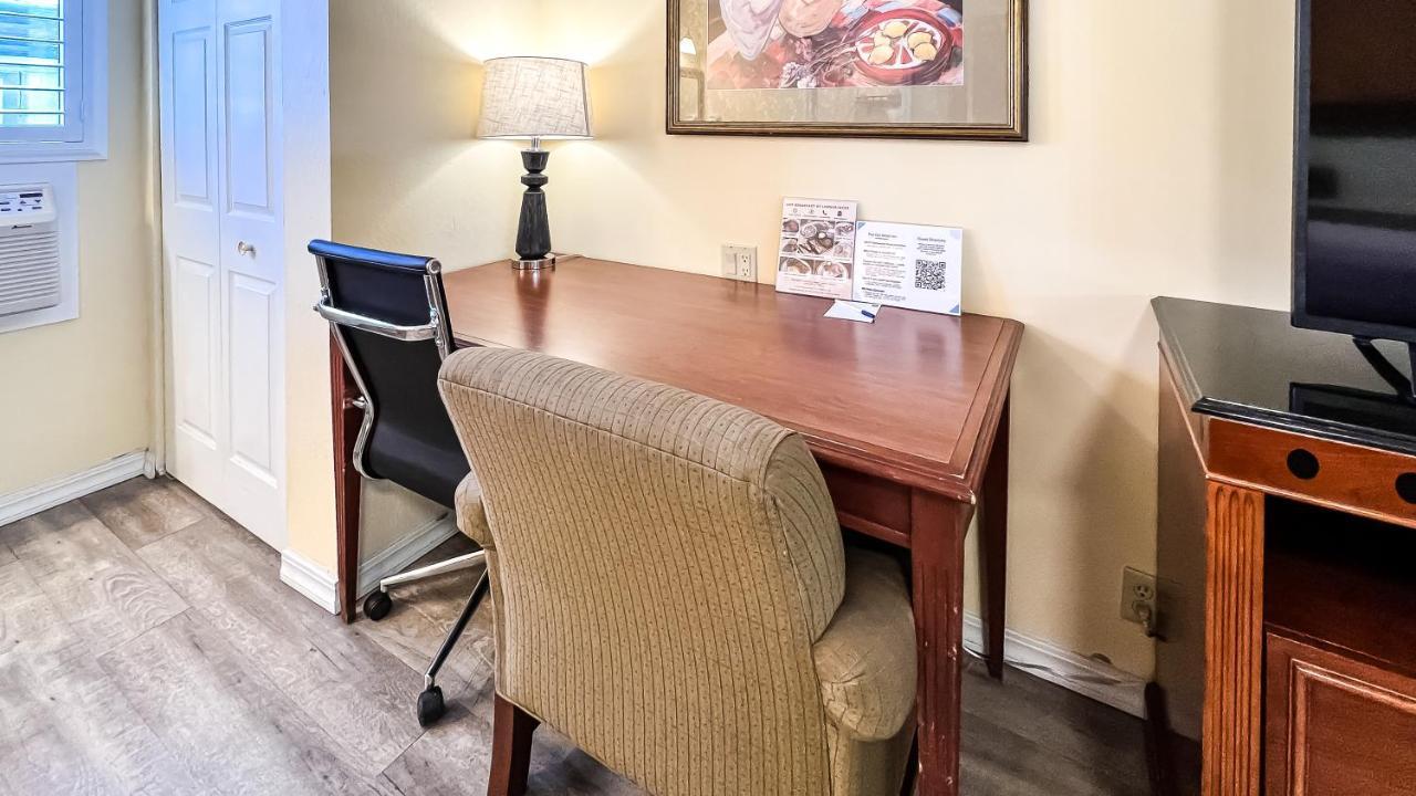Inn The Old West 3*