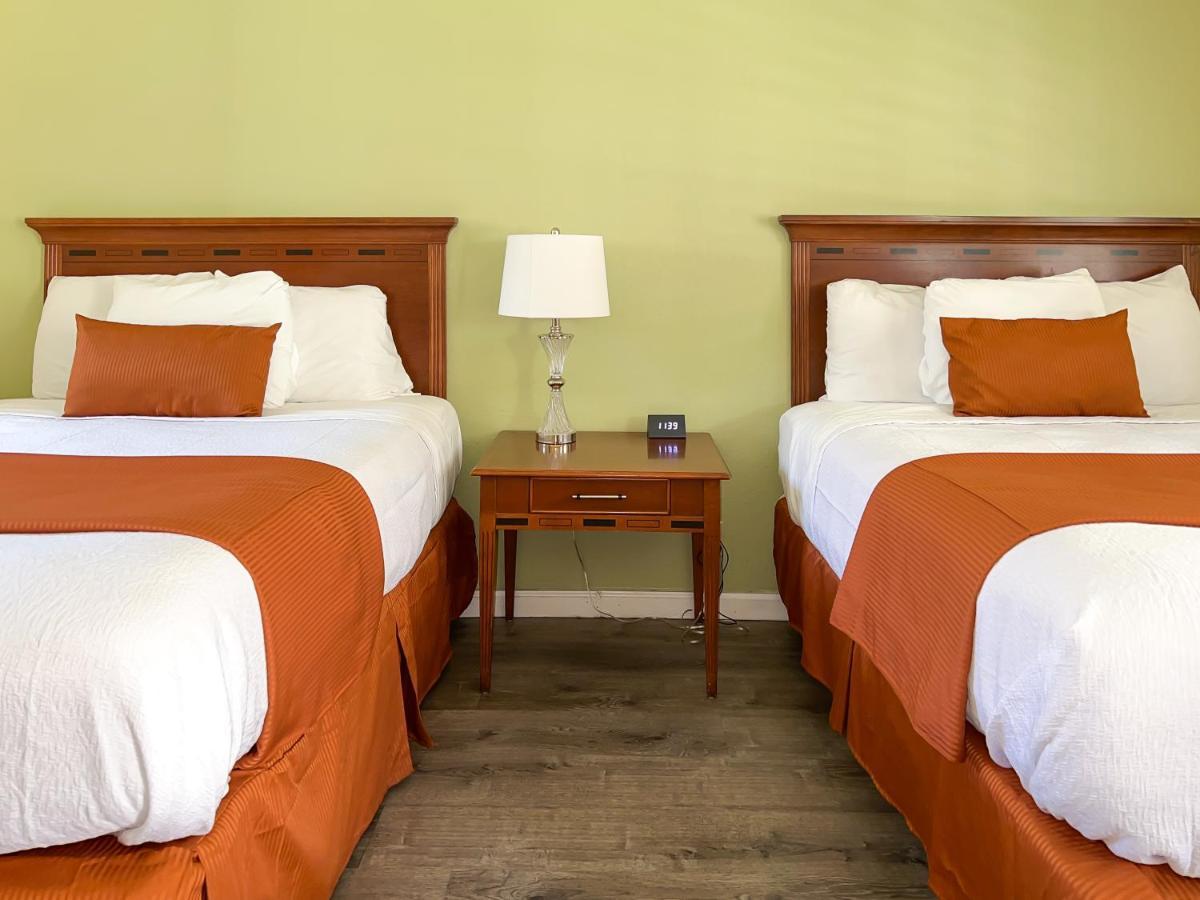 The Old West 3* Willits