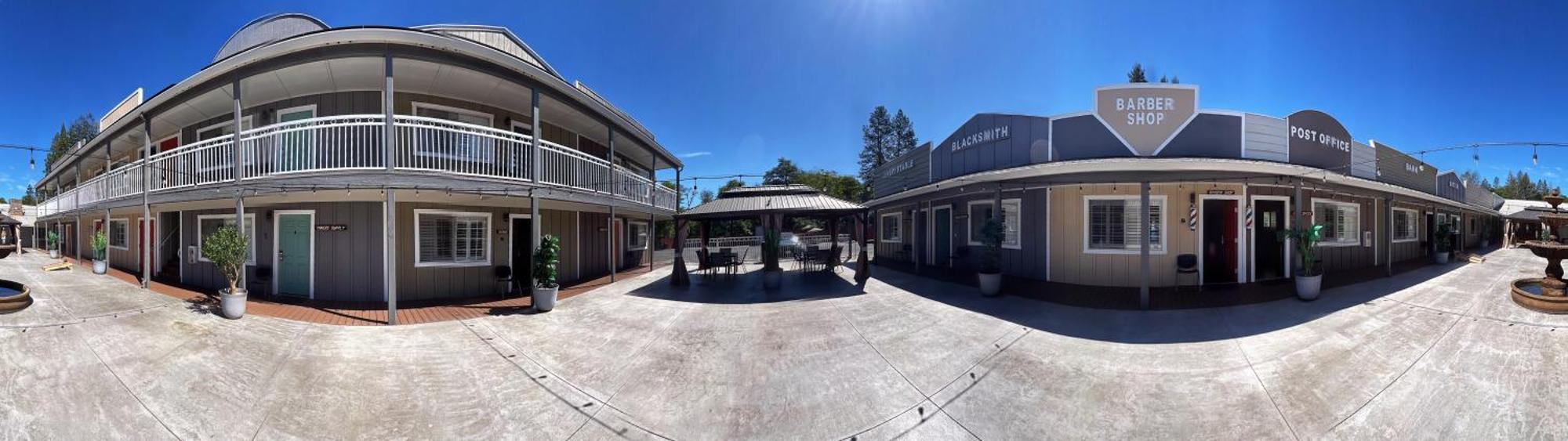 The Old West 3* Willits