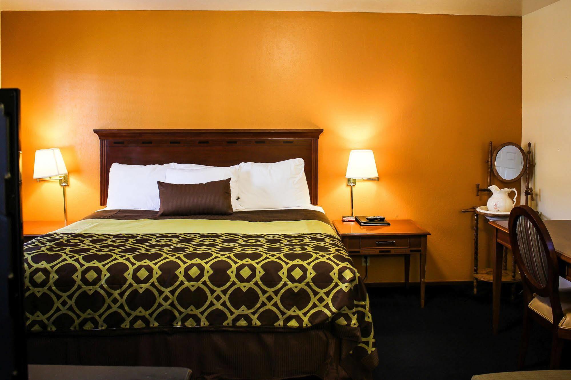 The Old West 3* Willits