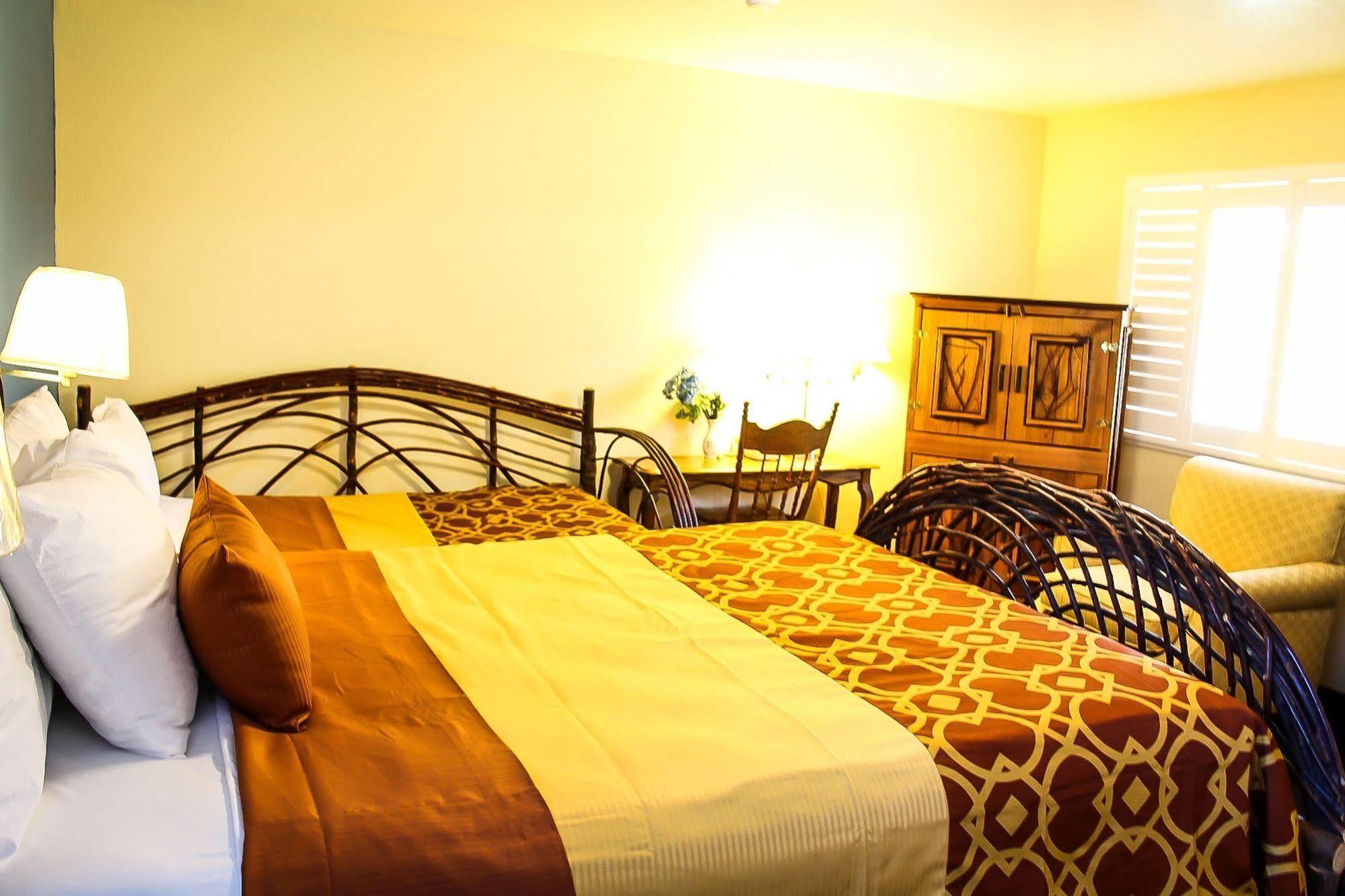 The Old West 3* Willits